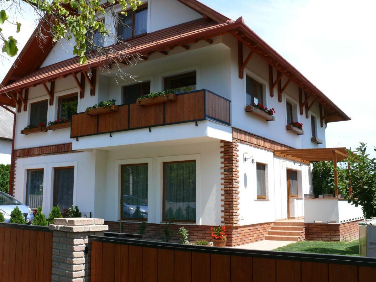 Sara Apartman Hévíz Екстериор снимка
